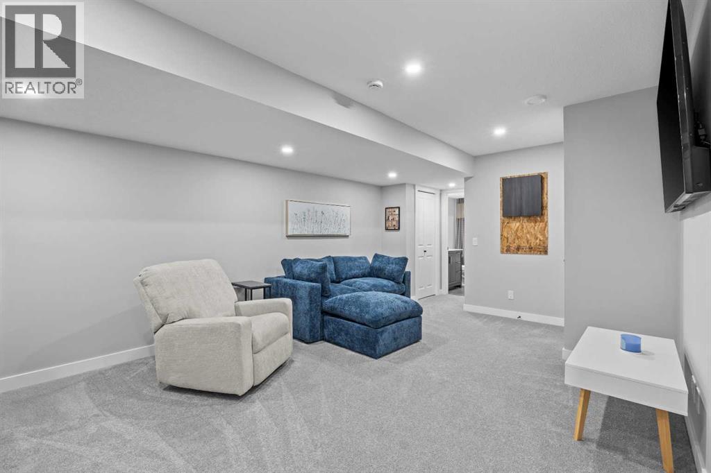 236 Rowmont Boulevard NW