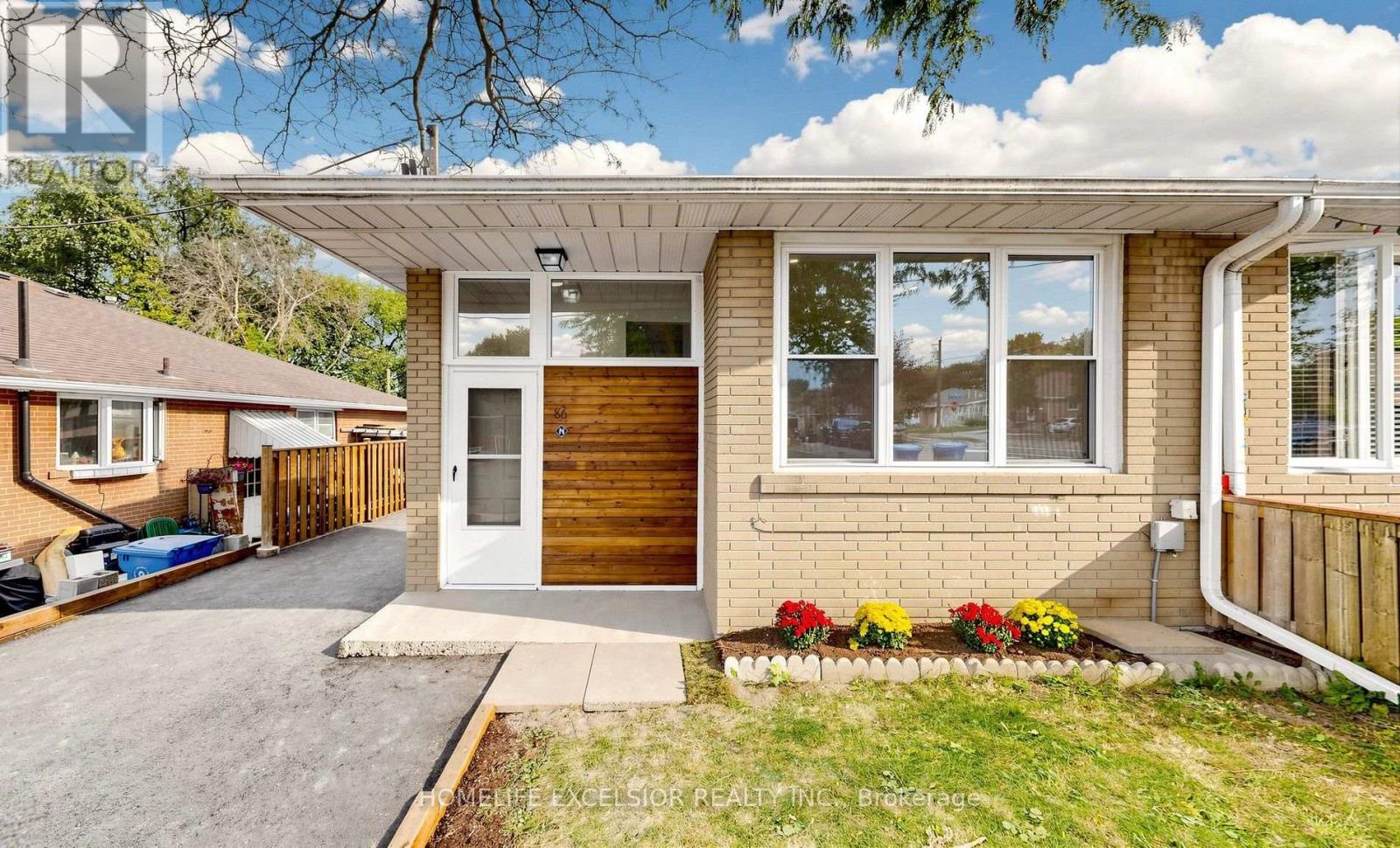 86 Newbury Drive, Newmarket, Ontario  L3Y 4R3 - Photo 3 - N13844990