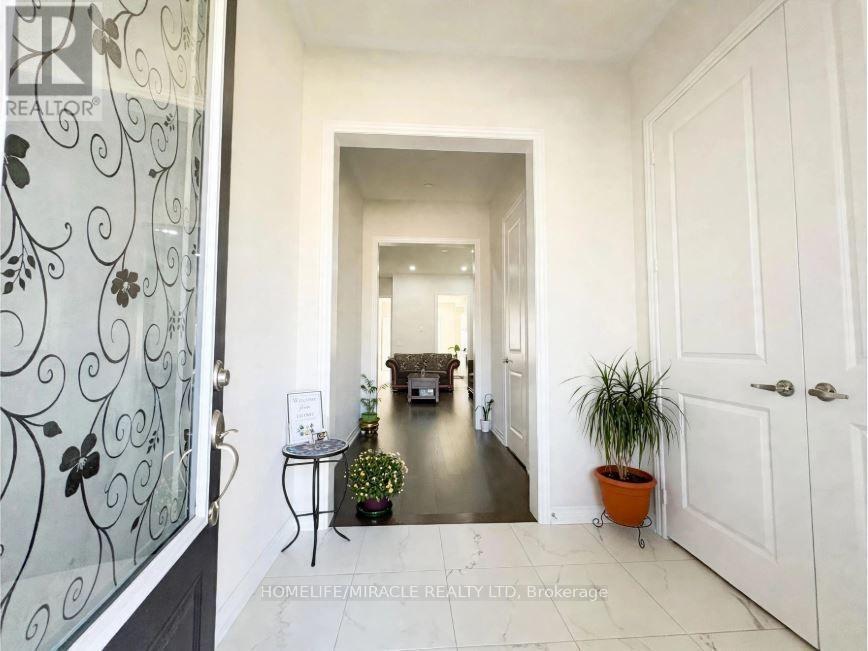 16 Sam Battaglia Crescent, Georgina, Ontario  L0E 1R0 - Photo 3 - N13845066