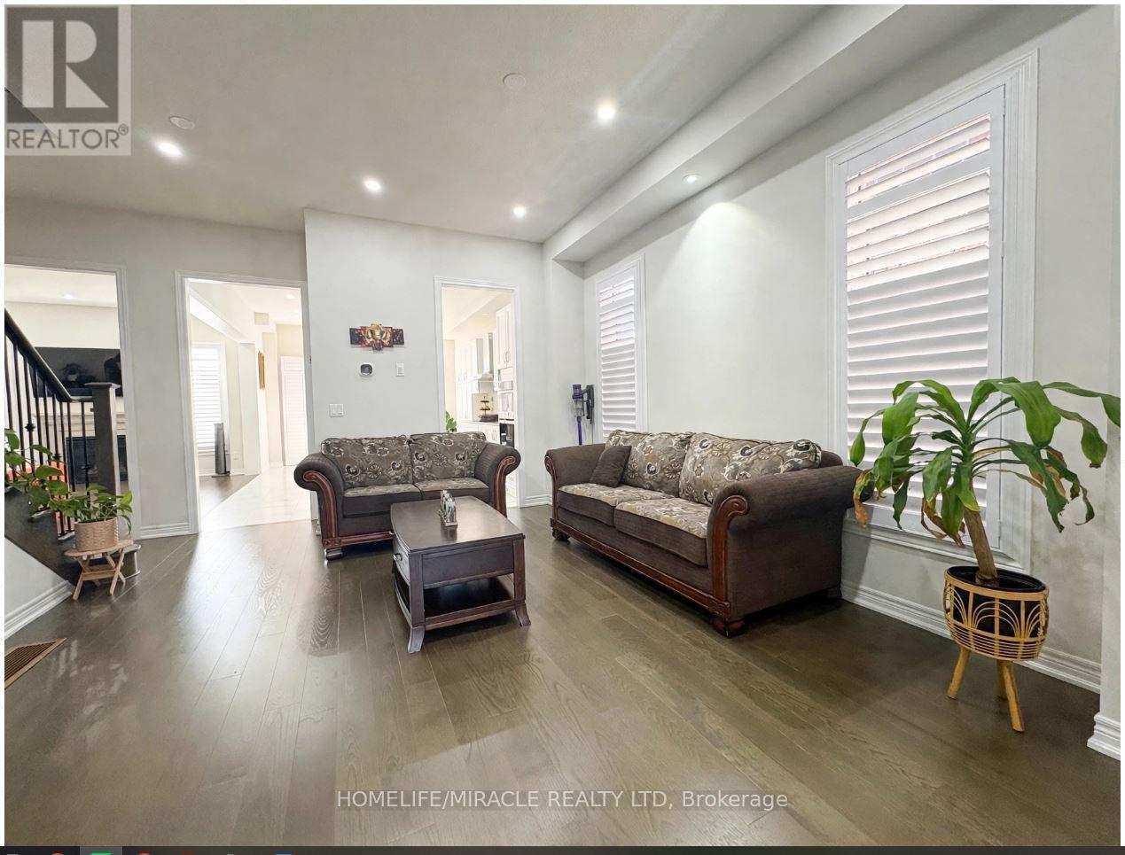 16 Sam Battaglia Crescent, Georgina, Ontario  L0E 1R0 - Photo 4 - N13845066