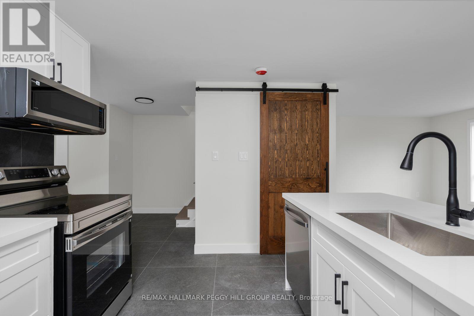 255 Dunsmore Lane, Barrie, Ontario L4M 7A4 - Photo 6 - S13844966