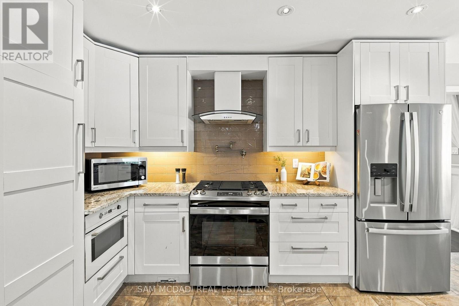 2087 Mayflower Boulevard, Oakville, Ontario  L6H 4E8 - Photo 10 - W13844904