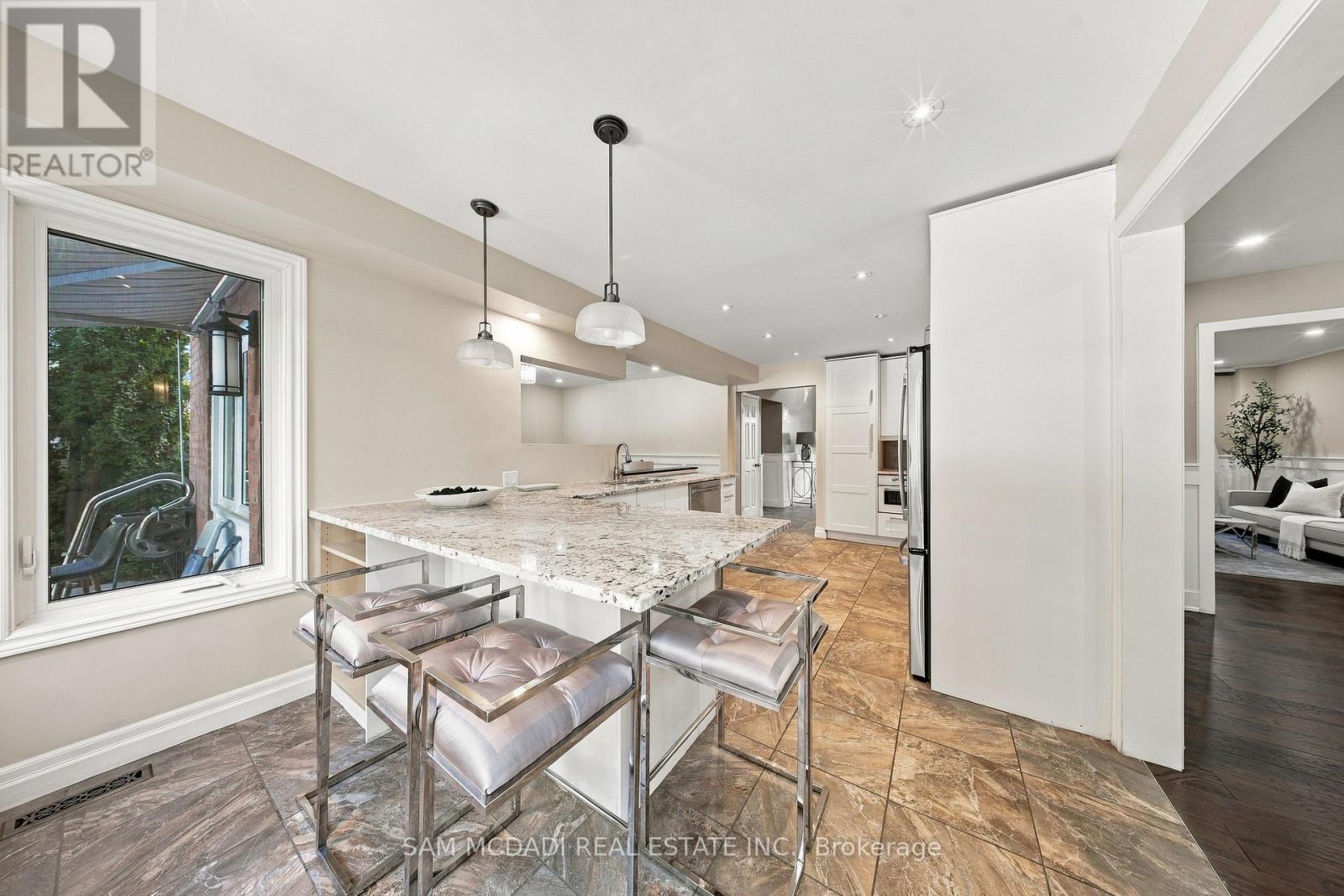 2087 Mayflower Boulevard, Oakville, Ontario  L6H 4E8 - Photo 11 - W13844904