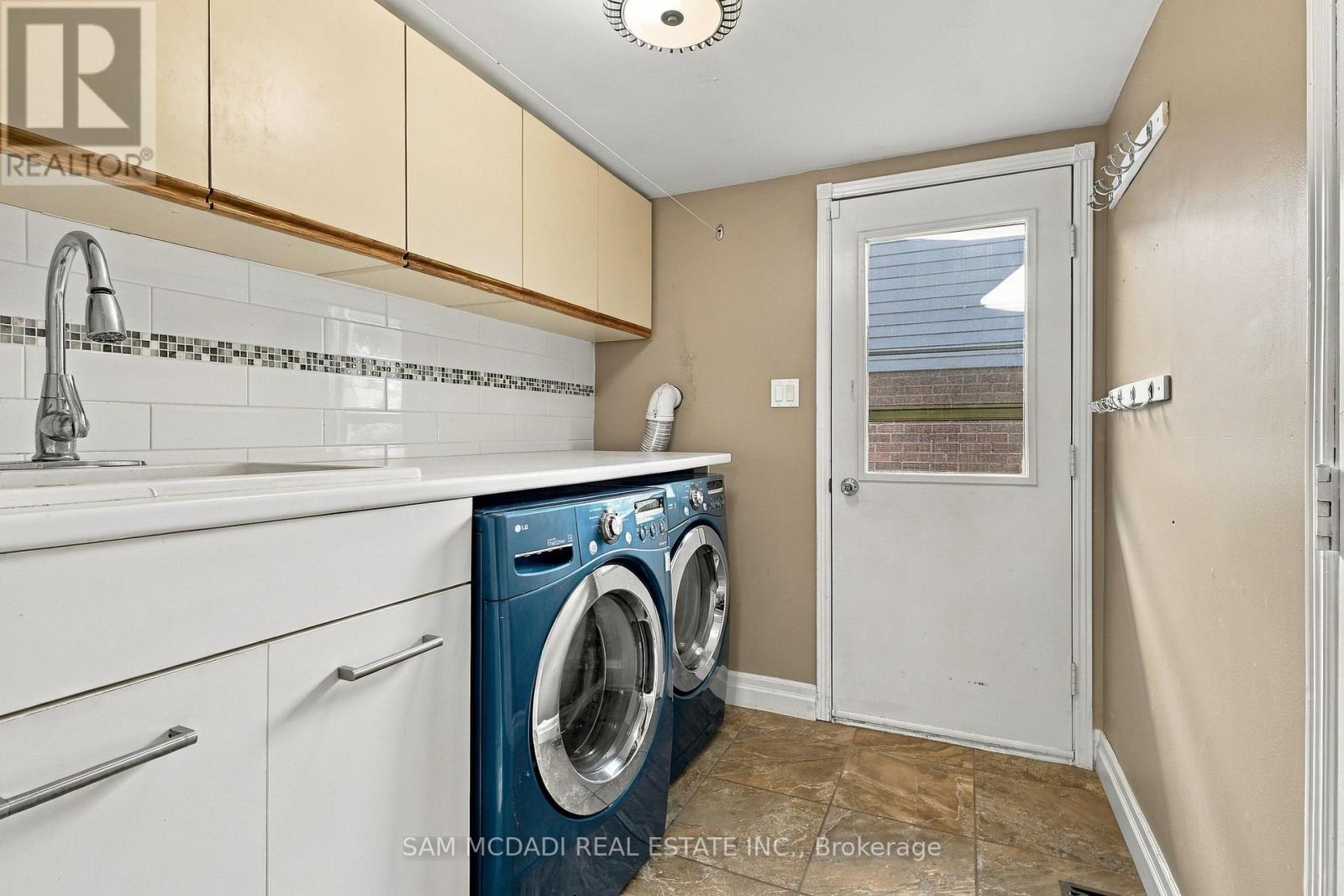 2087 Mayflower Boulevard, Oakville, Ontario  L6H 4E8 - Photo 16 - W13844904