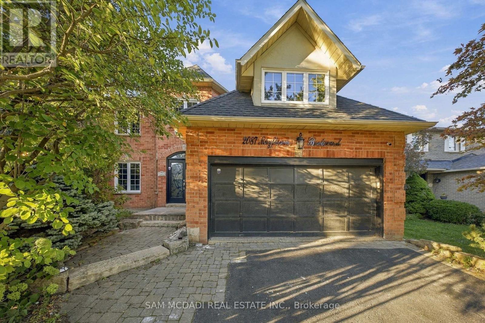 2087 Mayflower Boulevard, Oakville, Ontario  L6H 4E8 - Photo 2 - W13844904