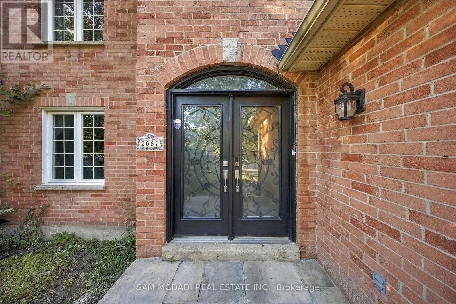 2087 Mayflower Boulevard, Oakville, Ontario  L6H 4E8 - Photo 3 - W13844904