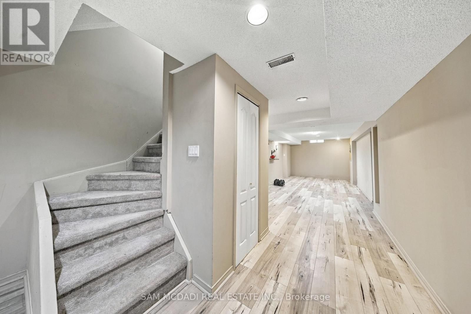 2087 Mayflower Boulevard, Oakville, Ontario  L6H 4E8 - Photo 34 - W13844904