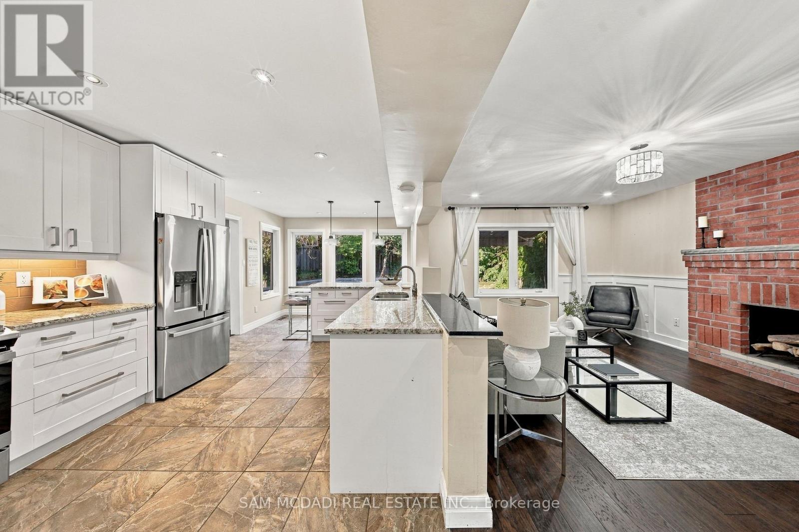 2087 Mayflower Boulevard, Oakville, Ontario  L6H 4E8 - Photo 6 - W13844904