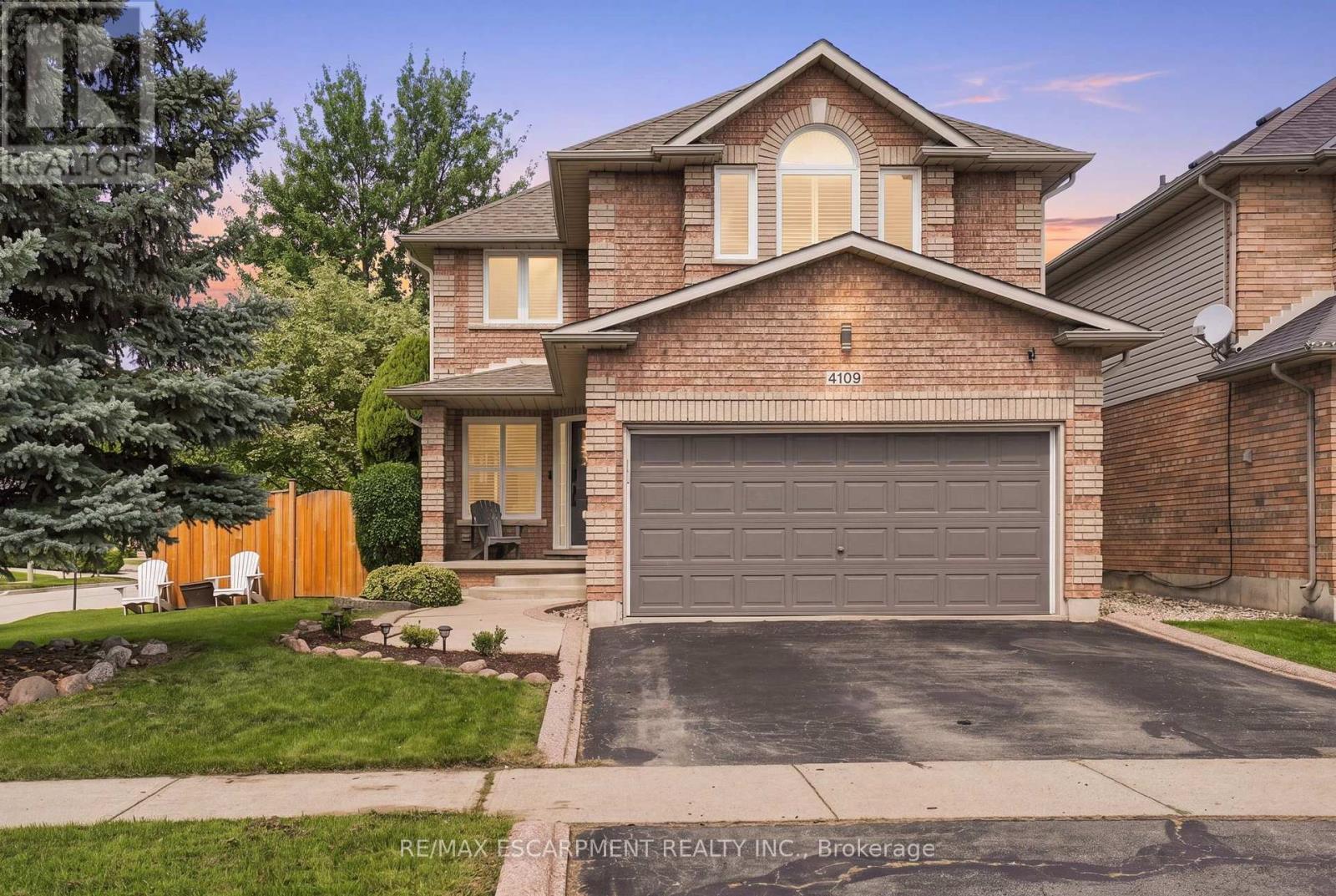 4109 Forest Run Avenue, Burlington, Ontario  L7M 4L7 - Photo 1 - W13844934