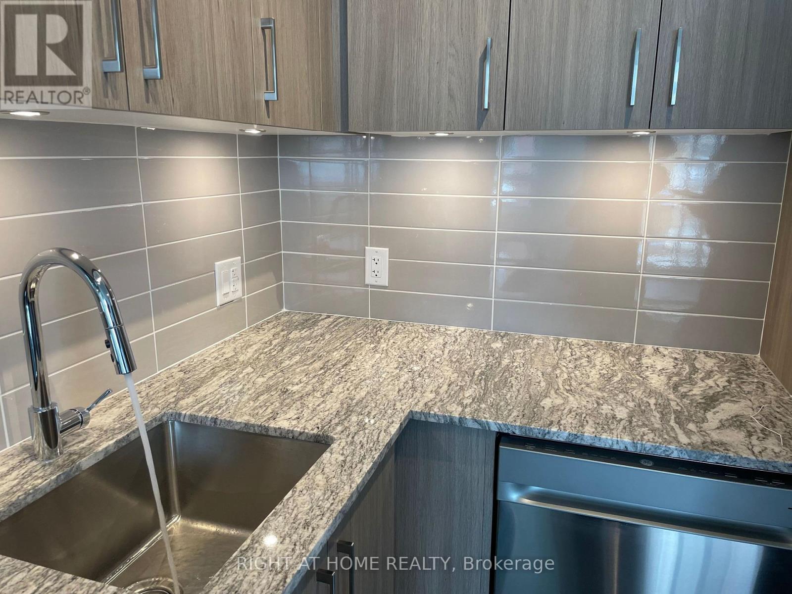 2622 - 4010 Eglinton Avenue W, Toronto, Ontario  M9A 4M2 - Photo 4 - W13844978
