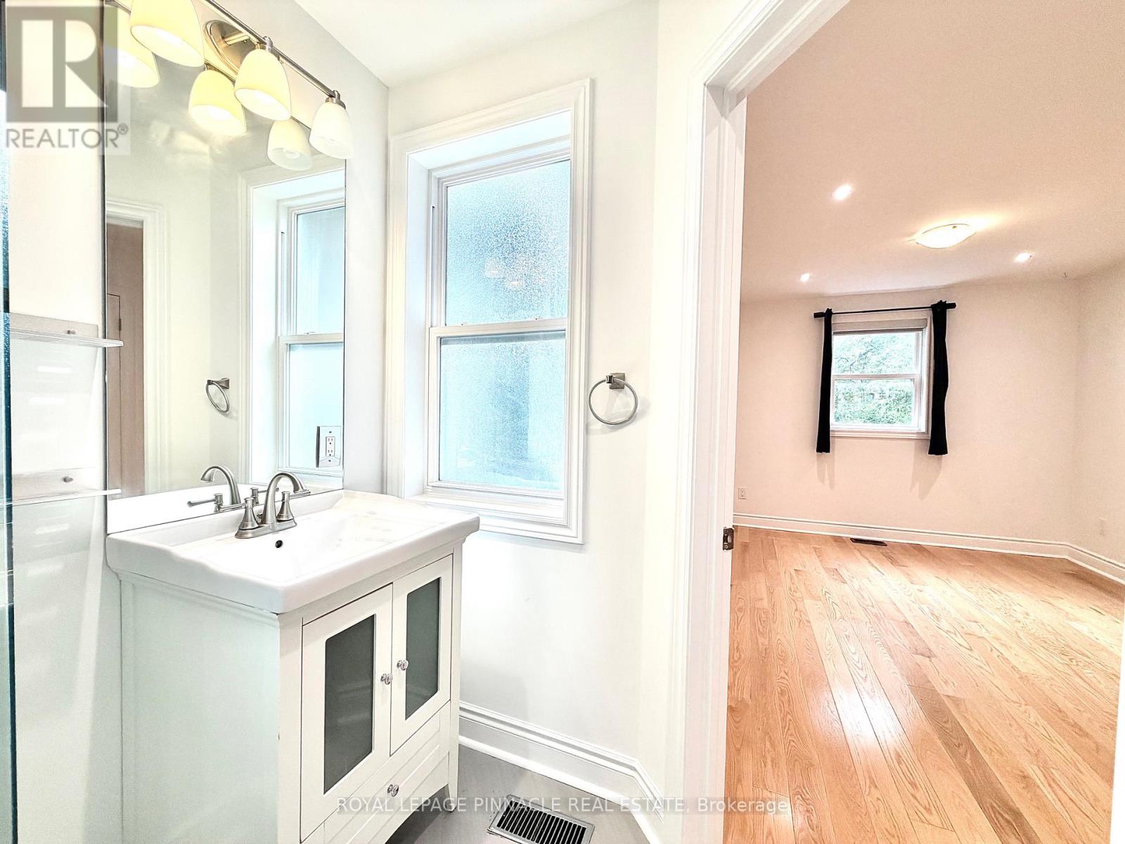 Main - 148 Campbell Avenue, Toronto, Ontario  M6P 3V2 - Photo 16 - W13844988