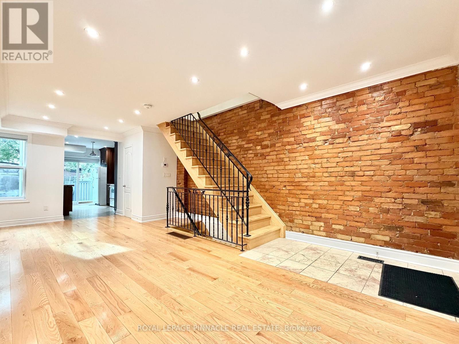 Main - 148 Campbell Avenue, Toronto, Ontario  M6P 3V2 - Photo 3 - W13844988