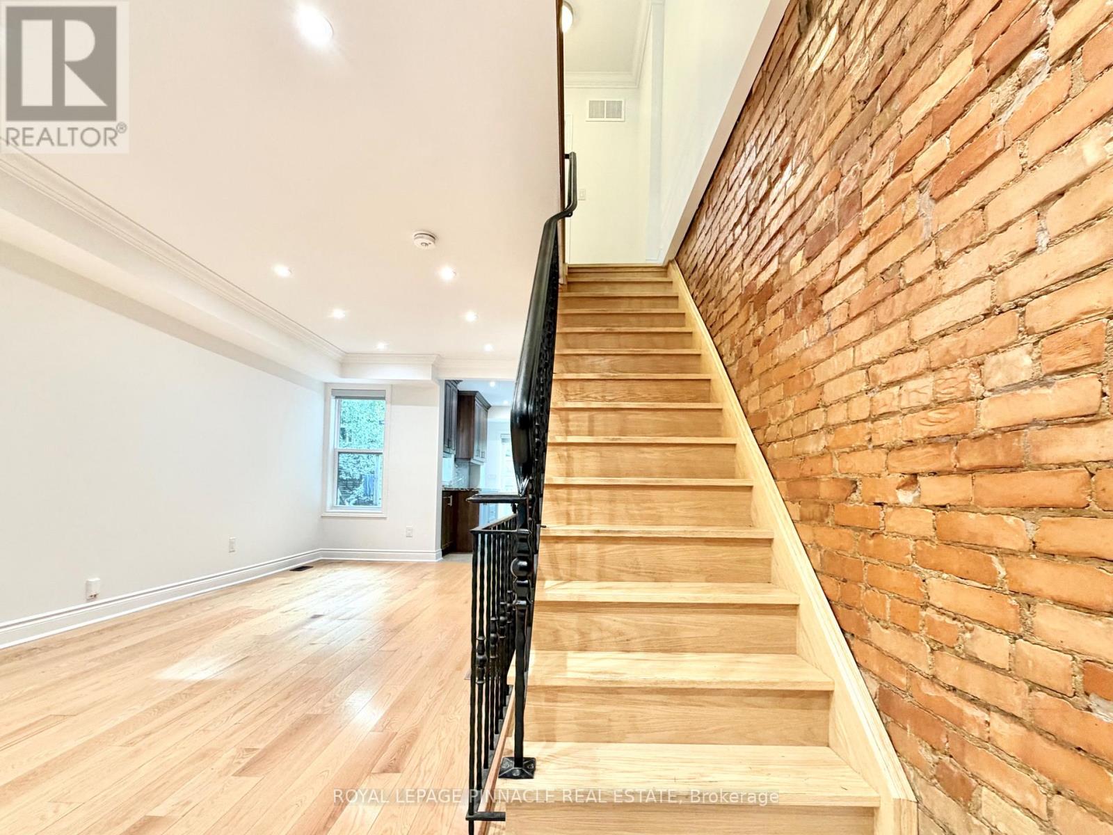 Main - 148 Campbell Avenue, Toronto, Ontario  M6P 3V2 - Photo 9 - W13844988