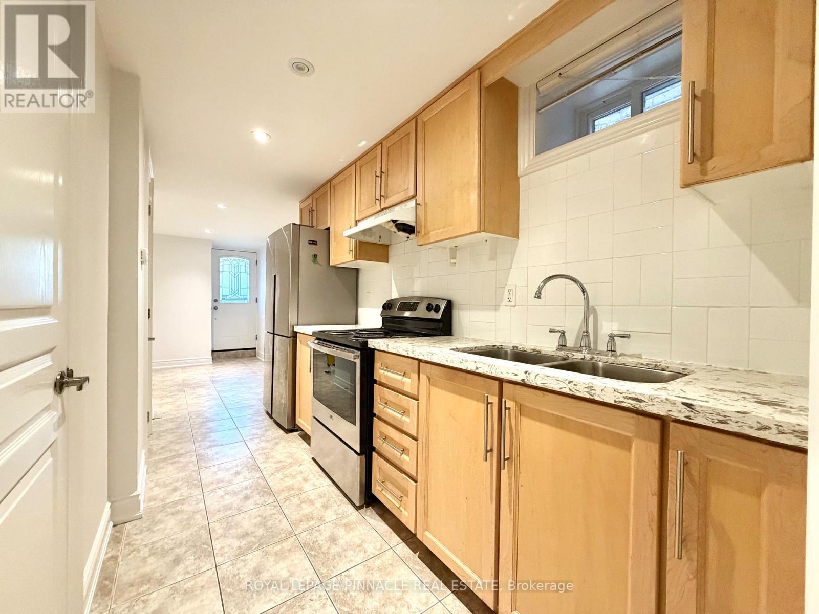 Lower - 136 Campbell Avenue, Toronto, Ontario  M6P 3V2 - Photo 2 - W13844996