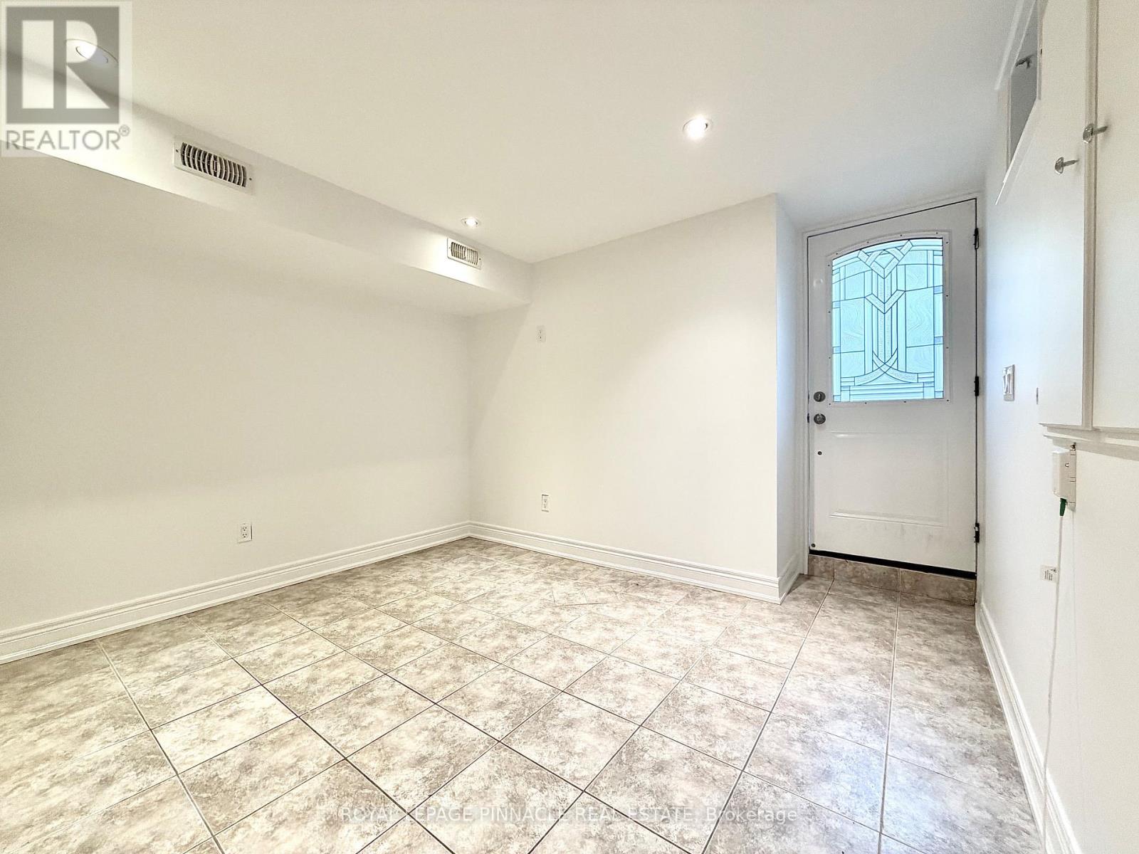 Lower - 136 Campbell Avenue, Toronto, Ontario  M6P 3V2 - Photo 3 - W13844996