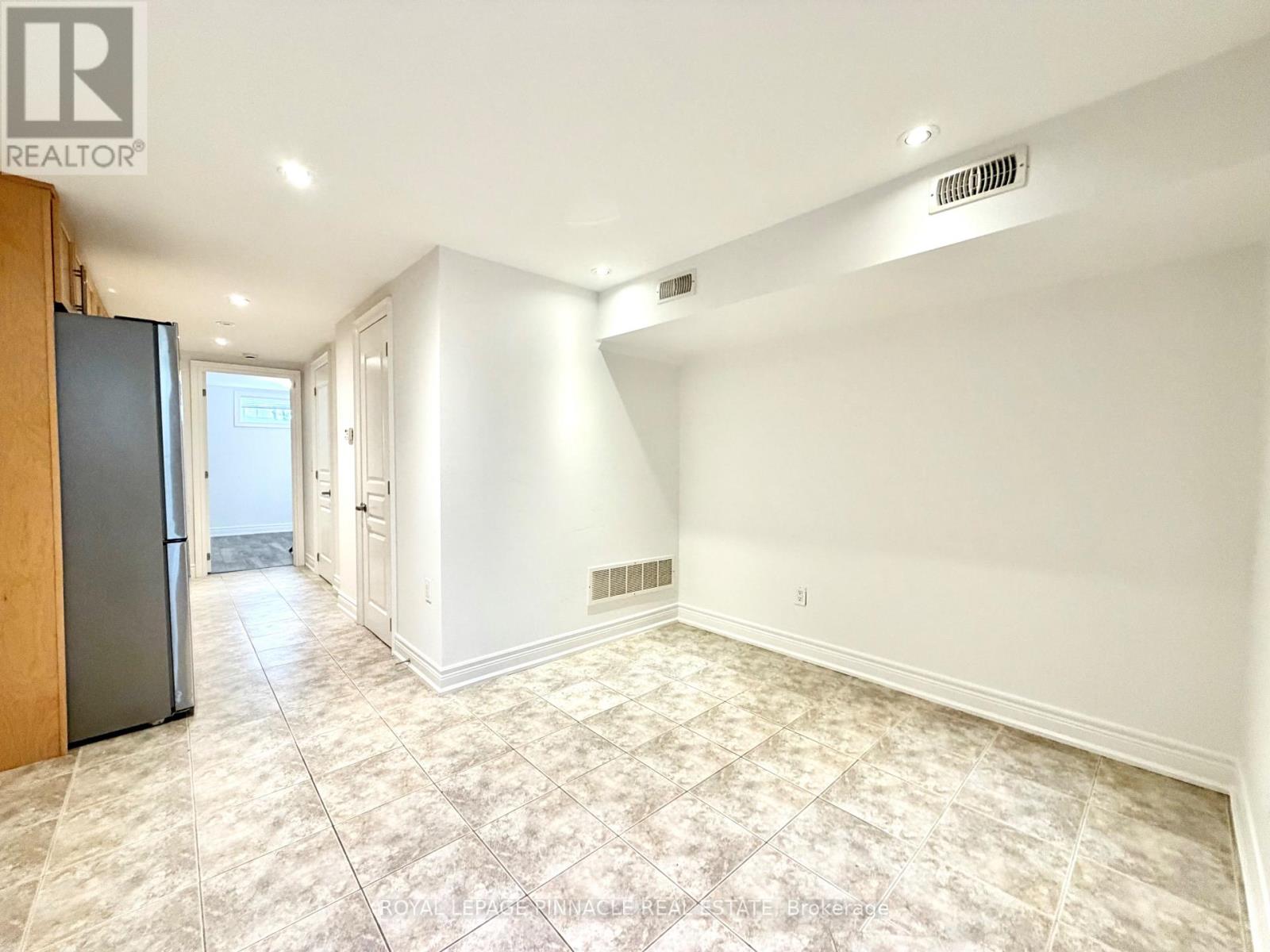 Lower - 136 Campbell Avenue, Toronto, Ontario  M6P 3V2 - Photo 4 - W13844996