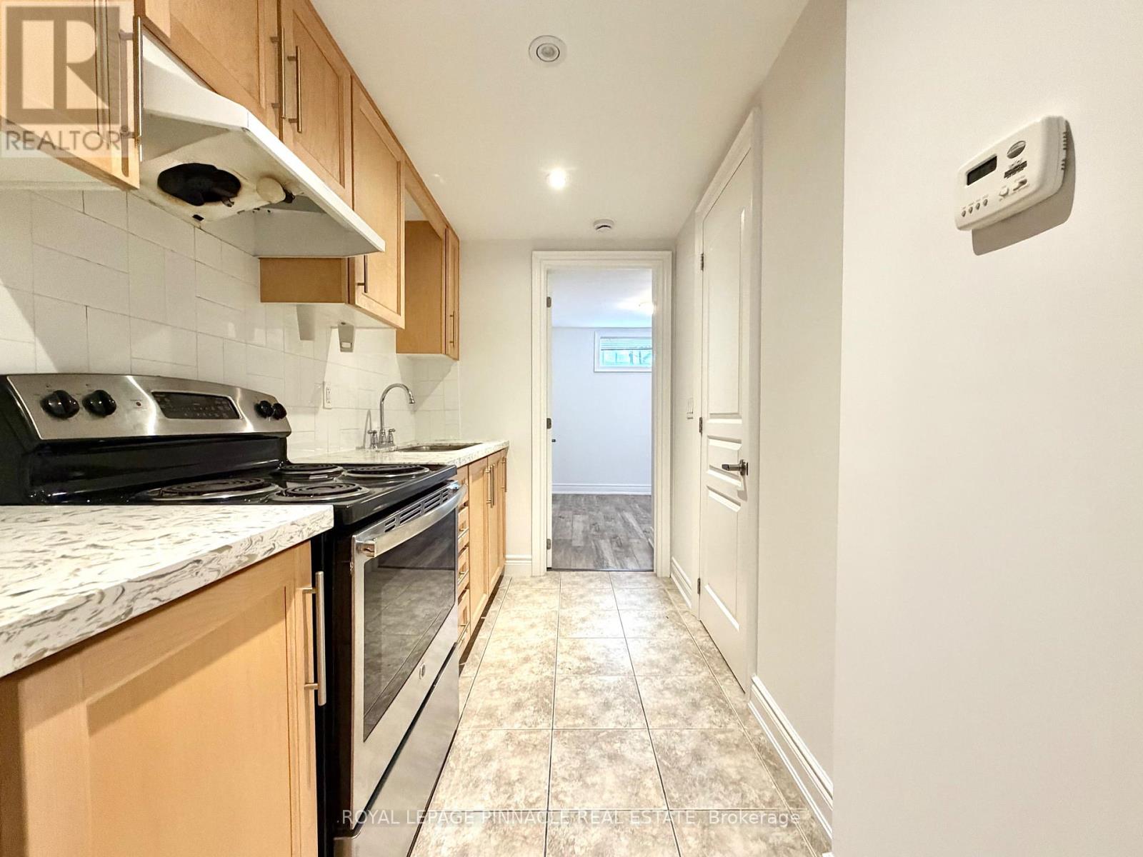 Lower - 136 Campbell Avenue, Toronto, Ontario  M6P 3V2 - Photo 6 - W13844996