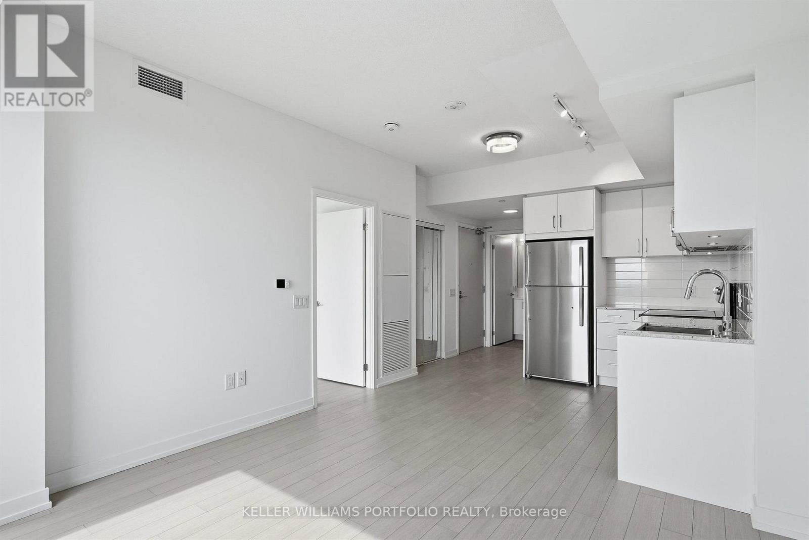 2009 - 4010 Eglinton Avenue W, Toronto, Ontario  M9A 0G5 - Photo 11 - W13845076