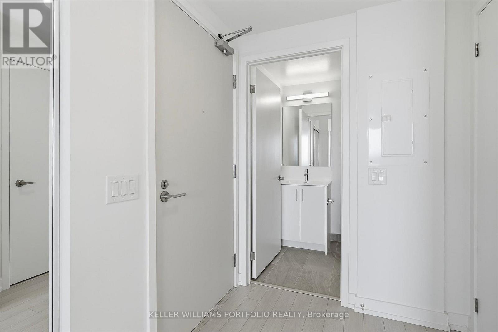 2009 - 4010 Eglinton Avenue W, Toronto, Ontario  M9A 0G5 - Photo 14 - W13845076