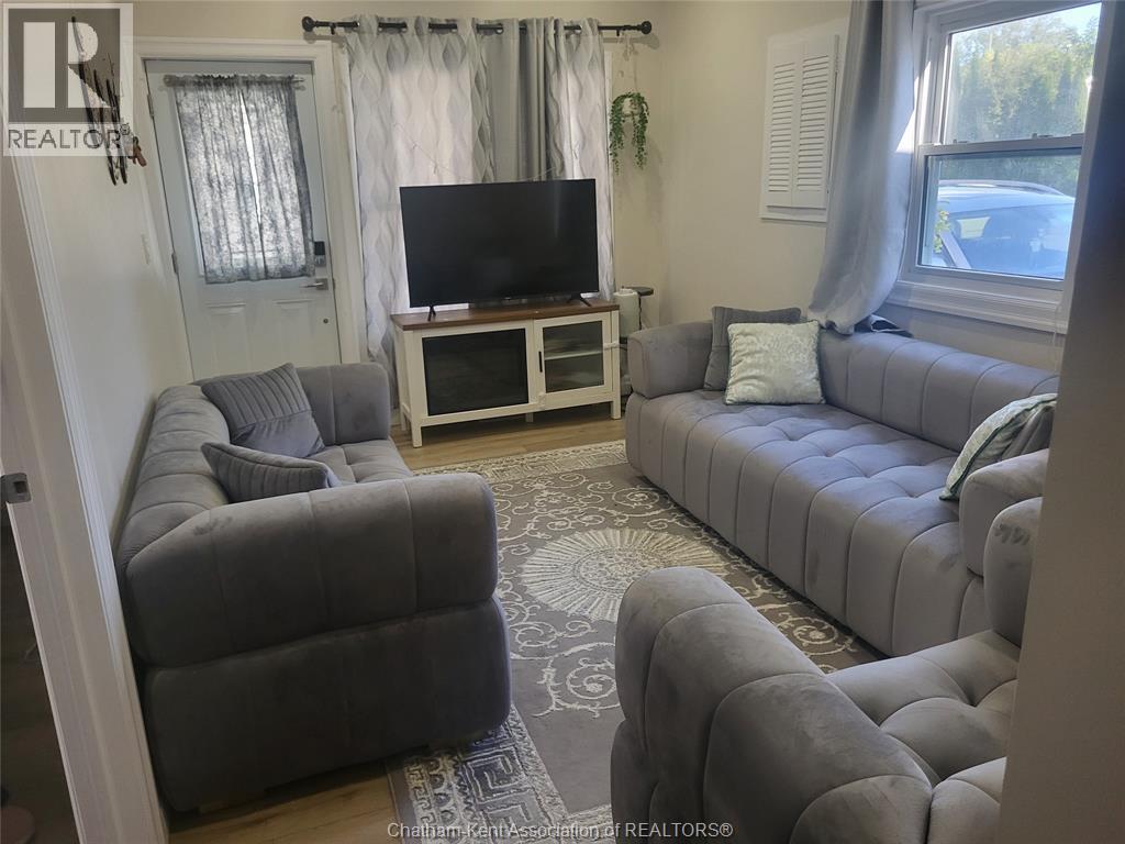 36 Degge Street, Chatham, Ontario  N7M 4X2 - Photo 3 - 26024024