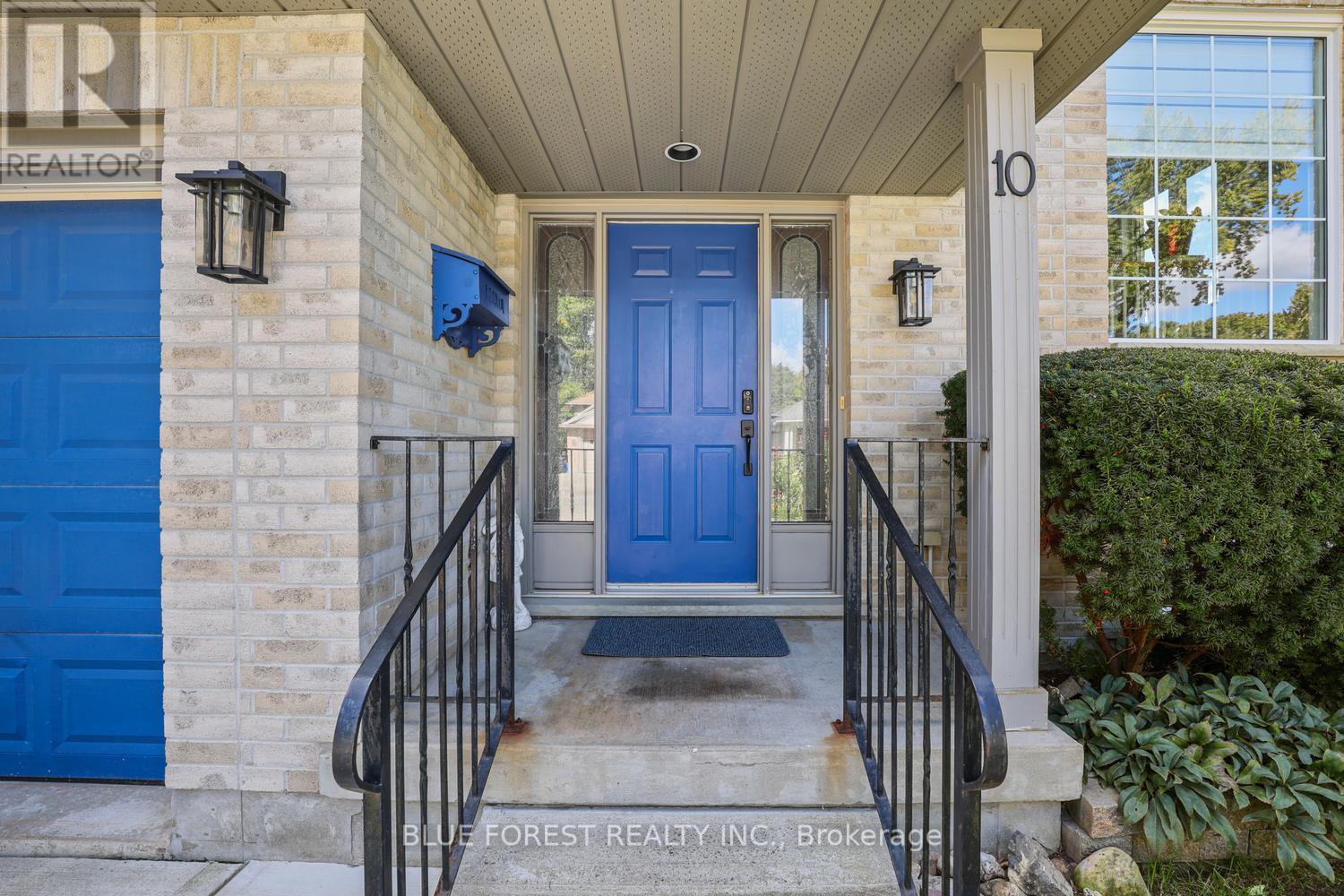 10 Symphony Court, Central Elgin, Ontario  N5P 4K1 - Photo 3 - X13845226