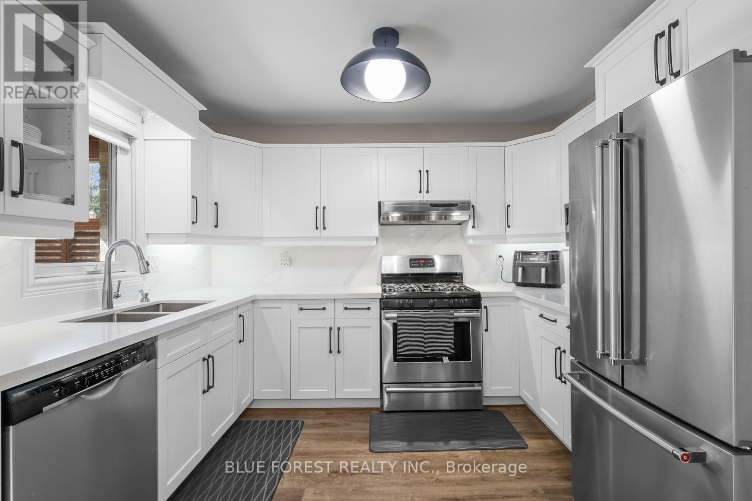 10 Symphony Court, Central Elgin, Ontario  N5P 4K1 - Photo 4 - X13845226