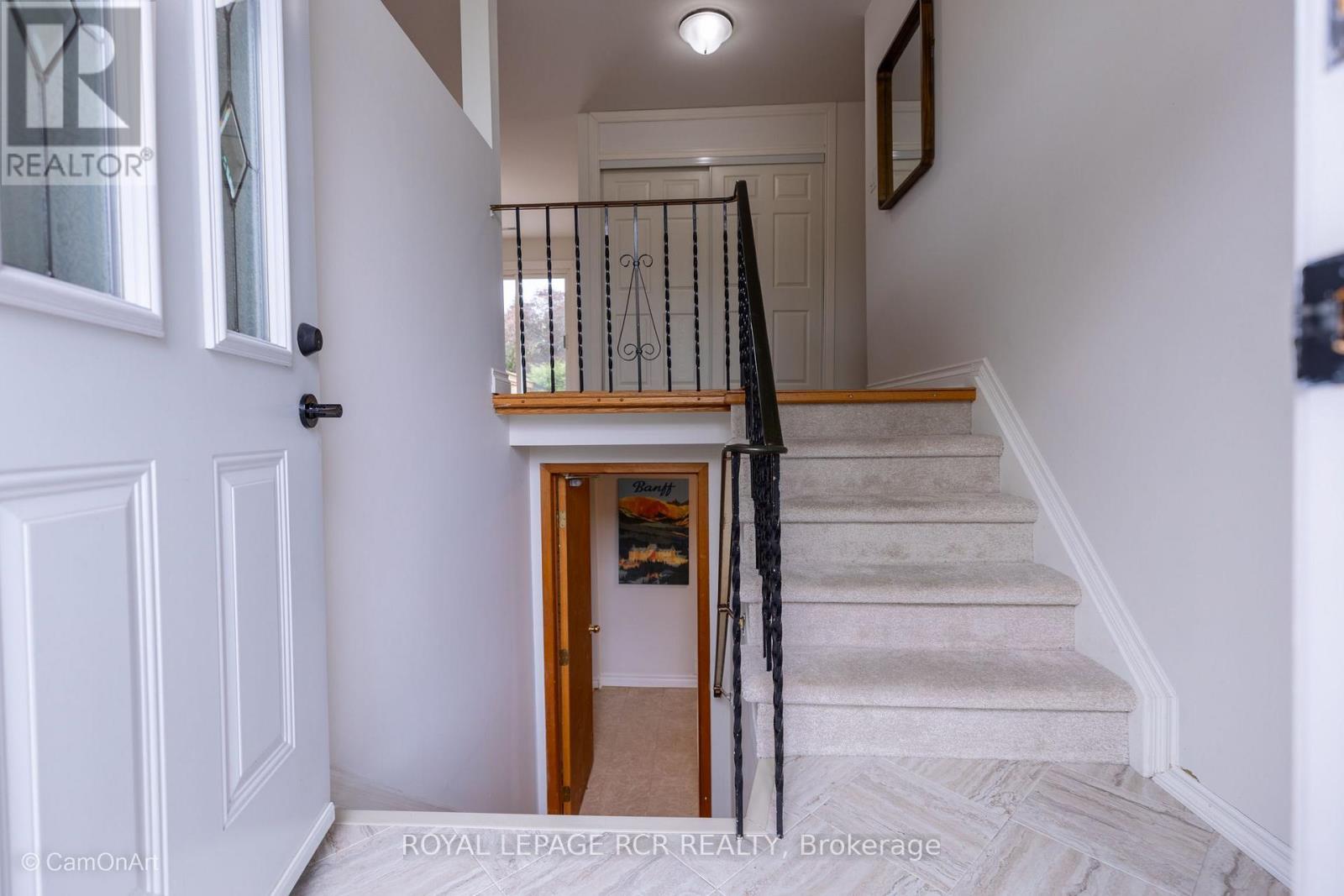 364 Dixon Boulevard, Newmarket, Ontario  L3Y 5C4 - Photo 2 - N13845018