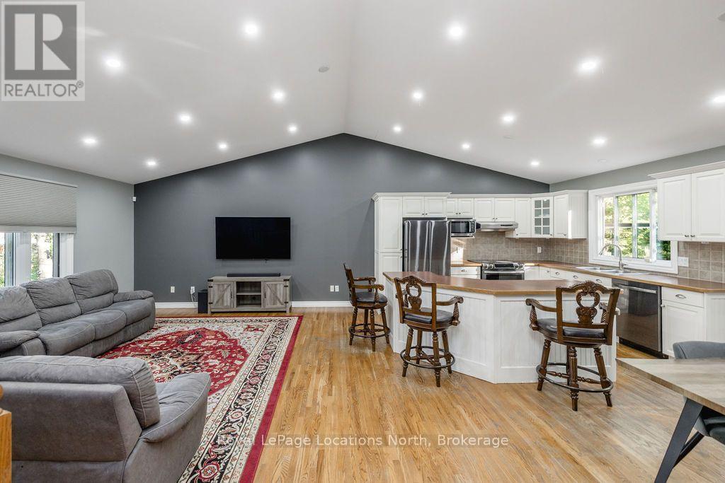 83 Crocus Drive, Wasaga Beach, Ontario  L9Z 2Z7 - Photo 4 - S13845184