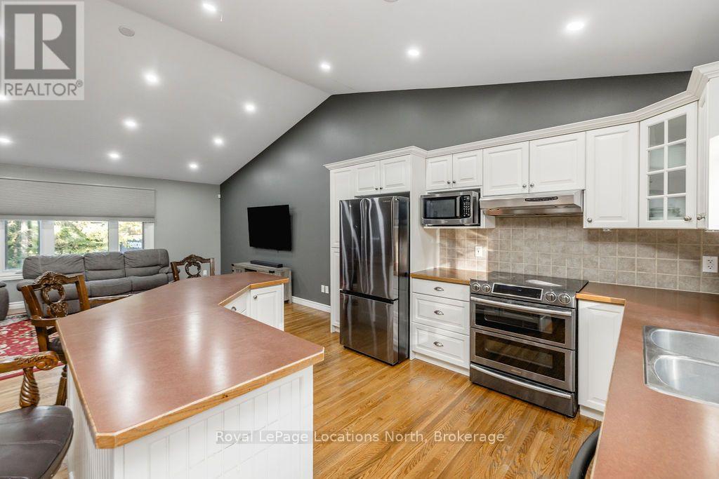 83 Crocus Drive, Wasaga Beach, Ontario  L9Z 2Z7 - Photo 8 - S13845184