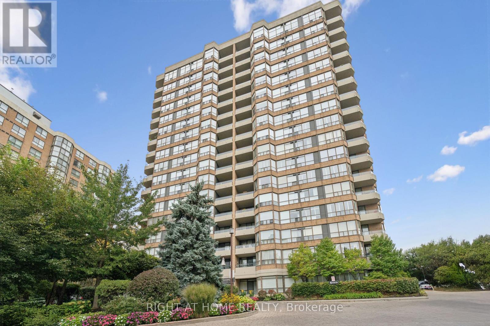 1217 - 268 Ridley Boulevard, Toronto, Ontario  M5M 4N3 - Photo 1 - C13845162