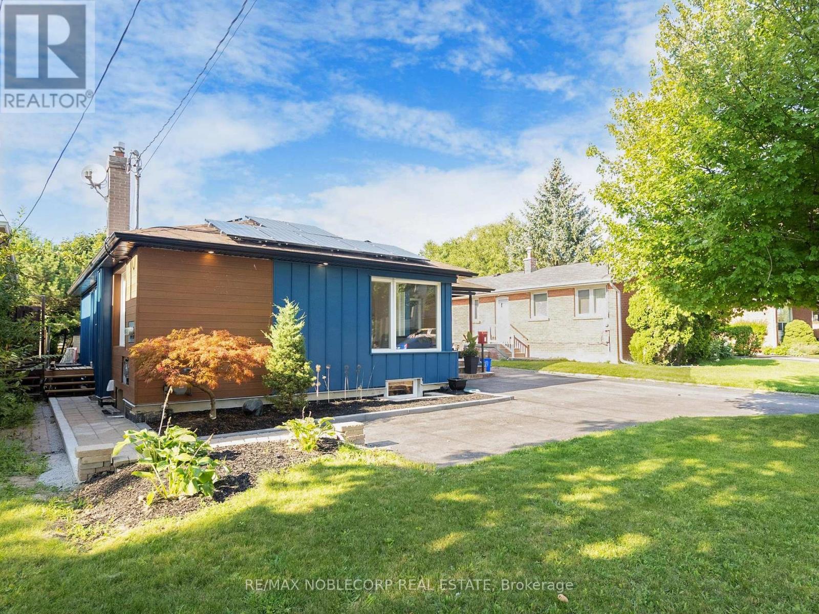 100 Rockport Crescent, Richmond Hill, Ontario  L4C 2L8 - Photo 2 - N13845208