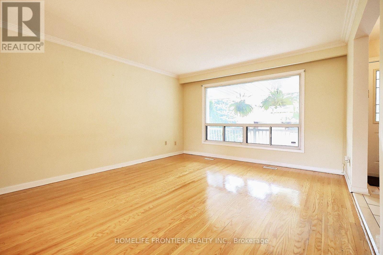 334 Rimilton Avenue, Toronto, Ontario  M8W 2E4 - Photo 4 - W13845140