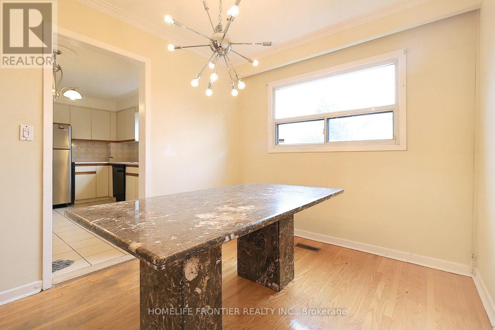 334 Rimilton Avenue, Toronto, Ontario  M8W 2E4 - Photo 6 - W13845140