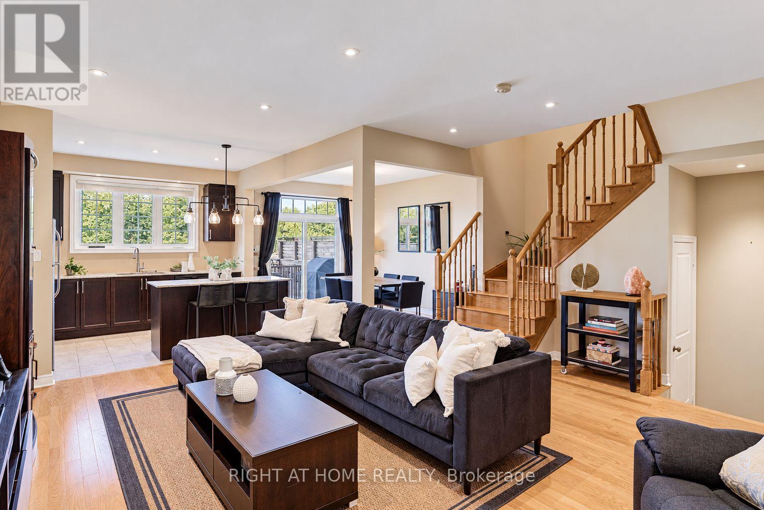 27 Fallis Crescent, Caledon, Ontario  L7C 3R5 - Photo 2 - W13845142