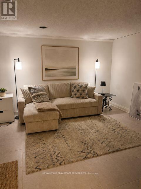 LOWER - 17 LONGFIELD ROAD, Toronto, Ontario