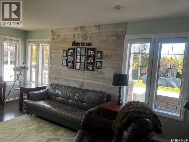 2 Mackenzie Road, Pilot Butte, Saskatchewan  S0G 3Z0 - Photo 3 - SK049901