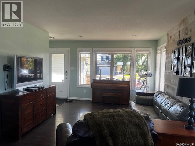 2 Mackenzie Road, Pilot Butte, Saskatchewan  S0G 3Z0 - Photo 2 - SK049901
