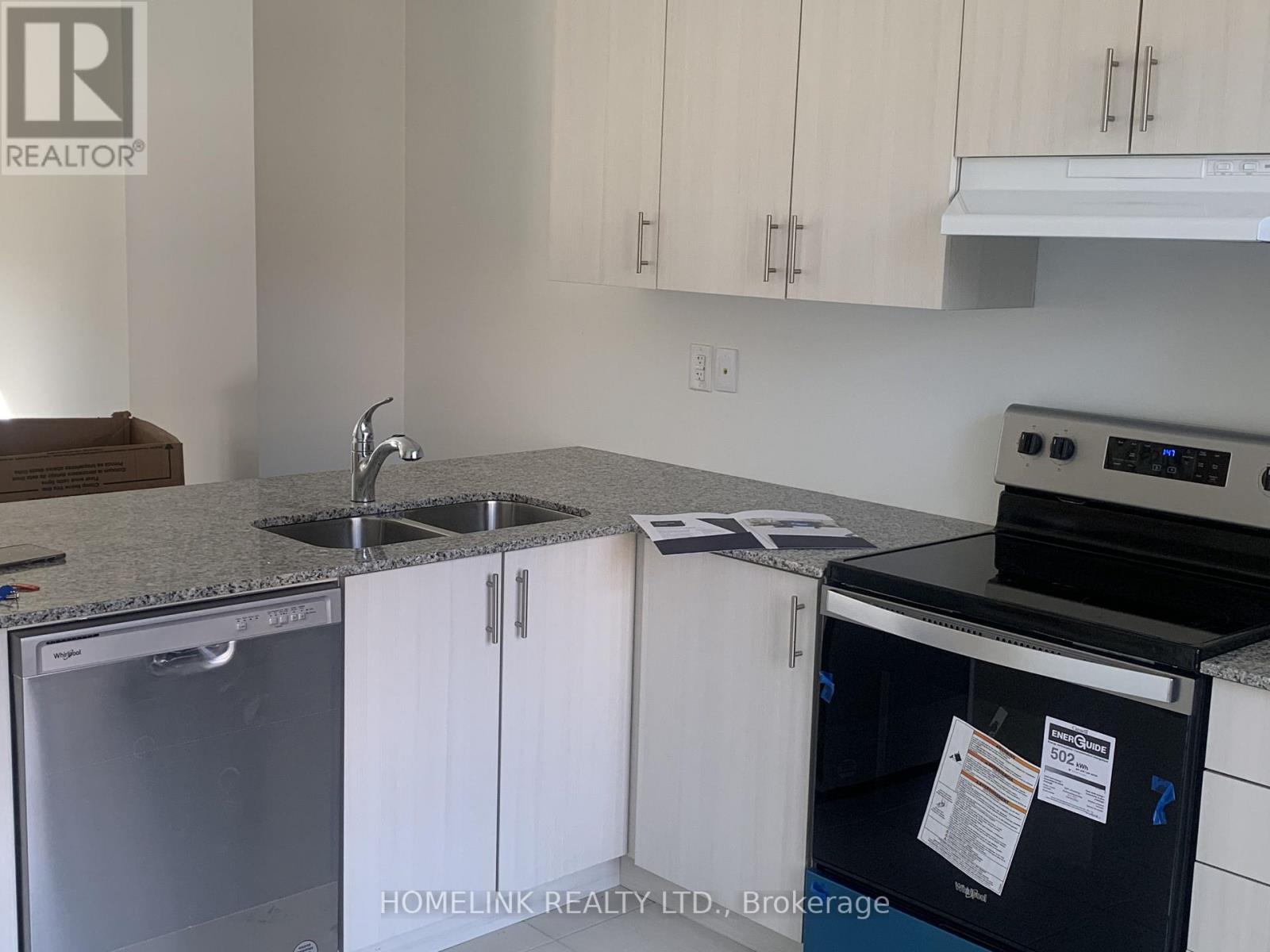 51 Selfridge Way, Whitby, Ontario  L1N 0N9 - Photo 2 - E13493306