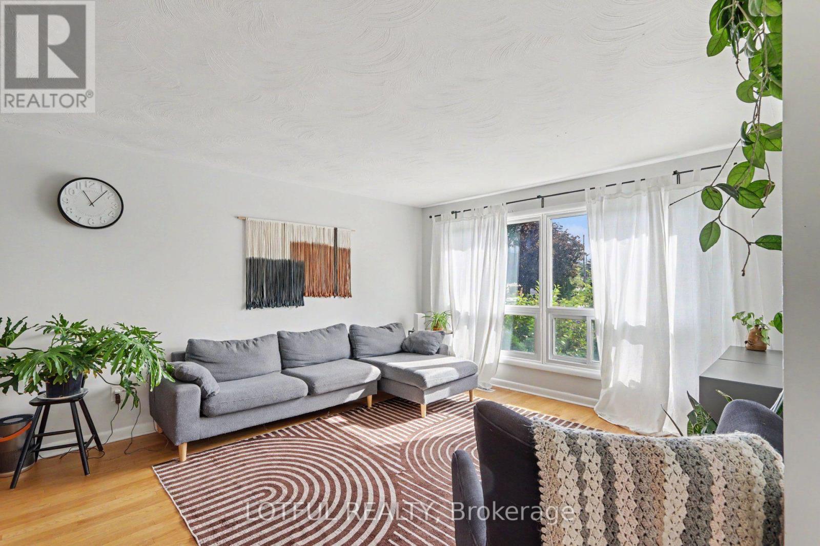 2226 Saunderson Drive, Ottawa, Ontario  K1G 2G4 - Photo 6 - X13845316