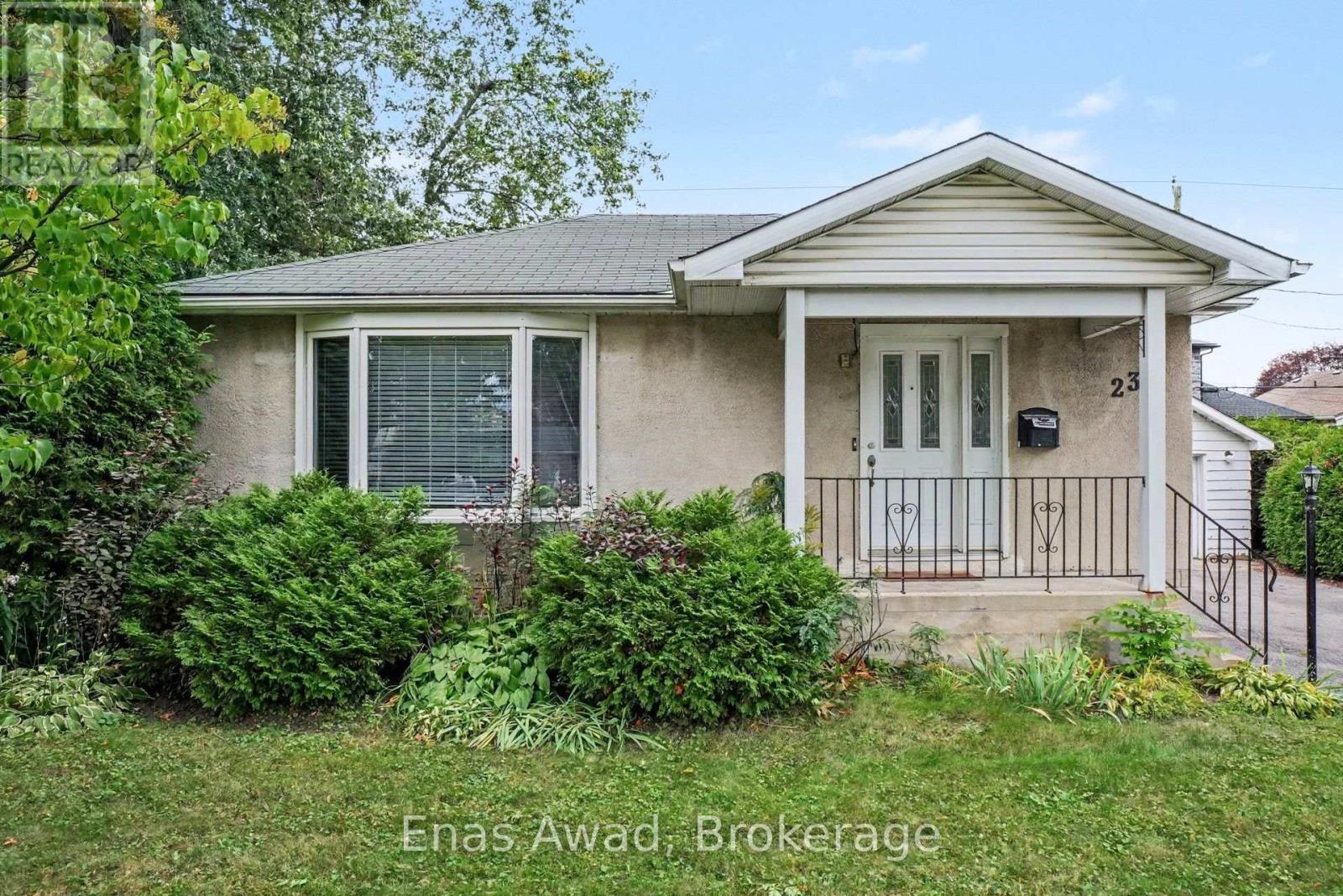 23 MEADOWLANDS DRIVE W