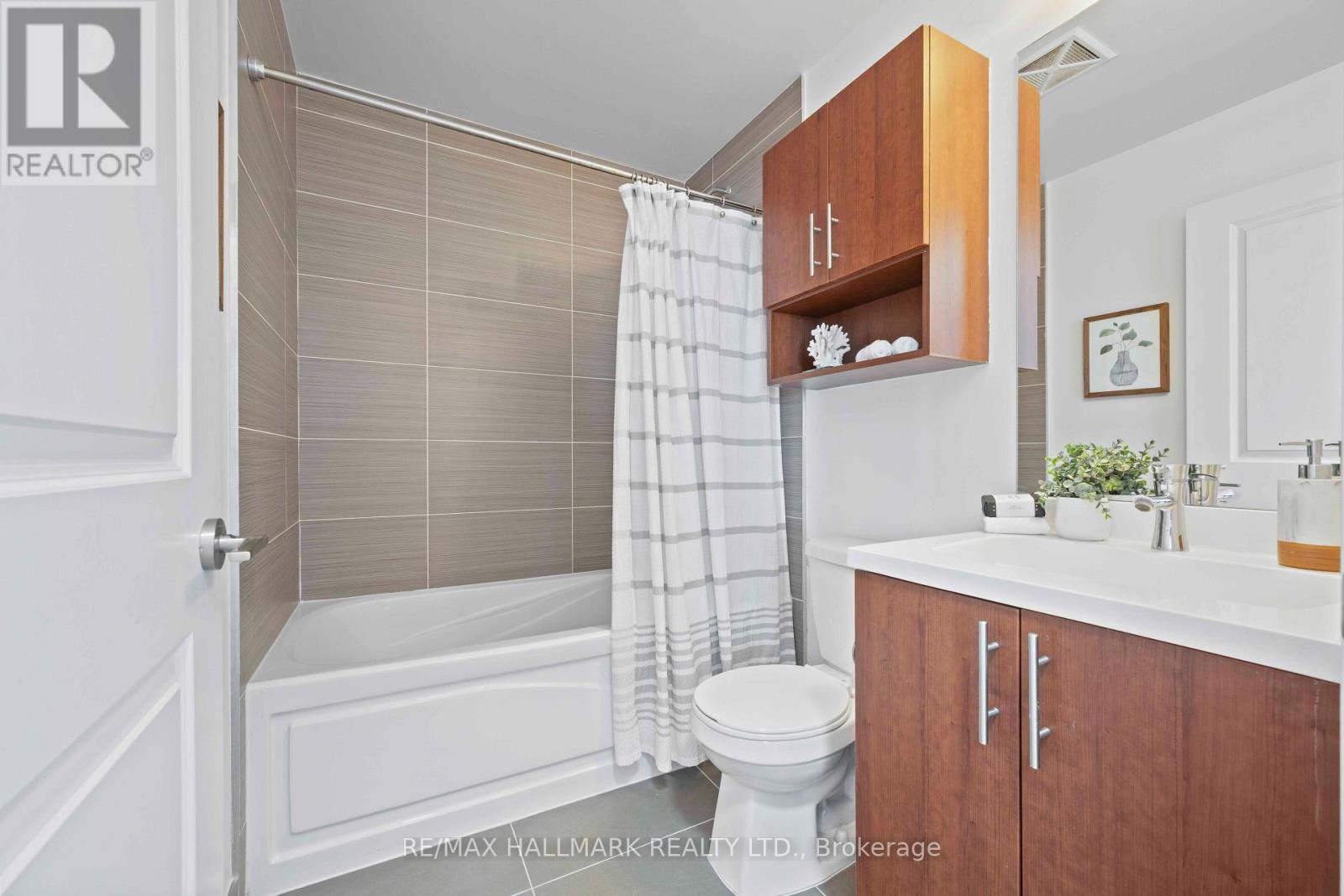 1404 - 530 St Clair Avenue W, Toronto, Ontario  M6C 0A2 - Photo 32 - C13845308