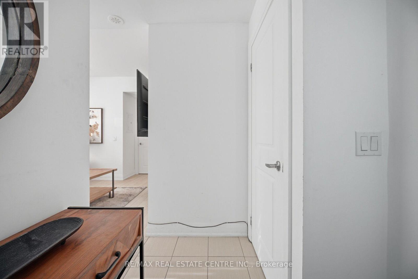 1402 - 5279 Highway 7, Vaughan, Ontario  L4L 0J1 - Photo 4 - N13845338