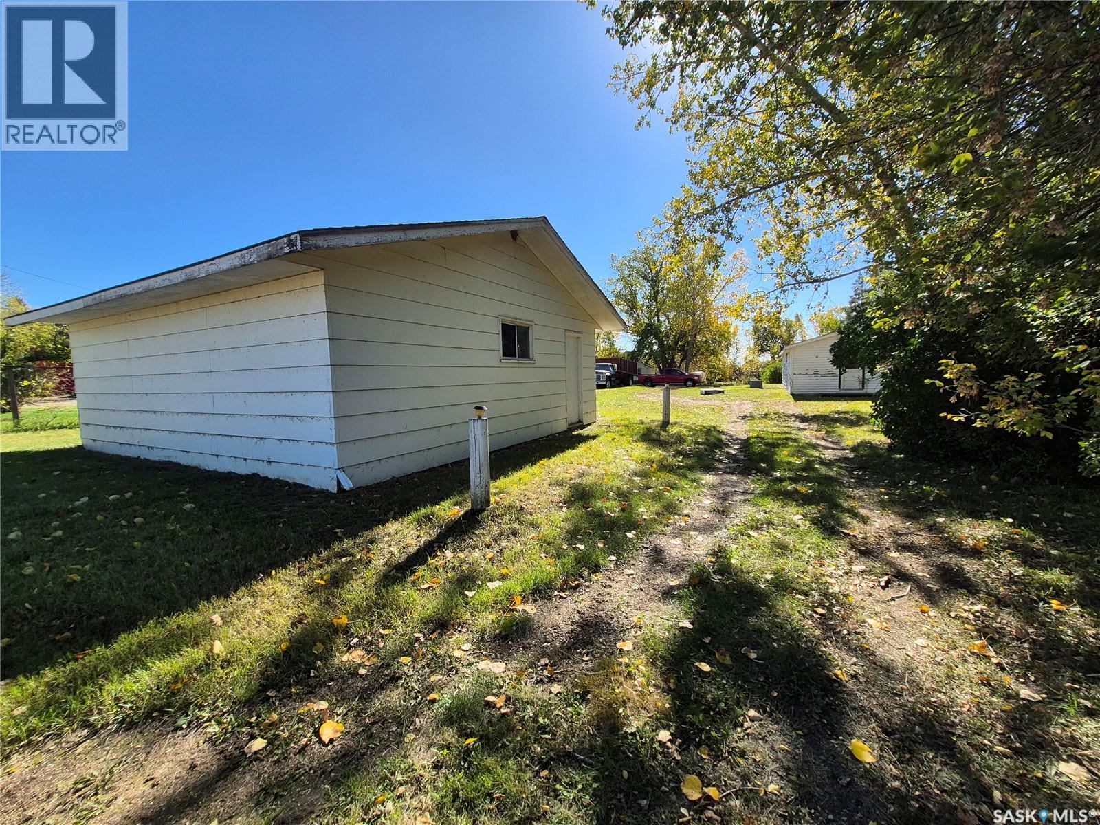 130 Forsyth Street, Radville, Saskatchewan  S0C 2G0 - Photo 5 - SK050003