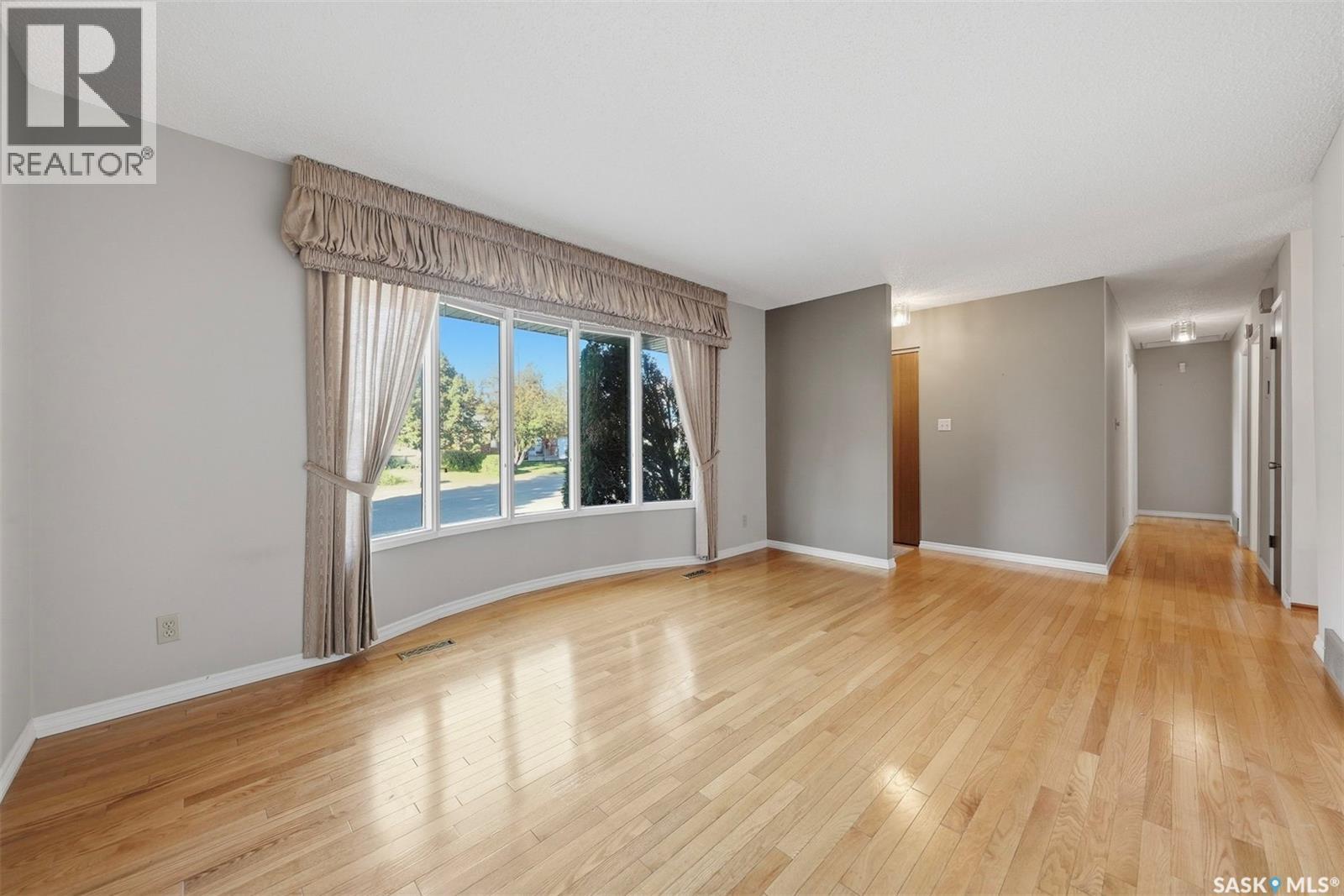 253 Laurentian Drive, Saskatoon, Saskatchewan  S7H 4R8 - Photo 5 - SK049726