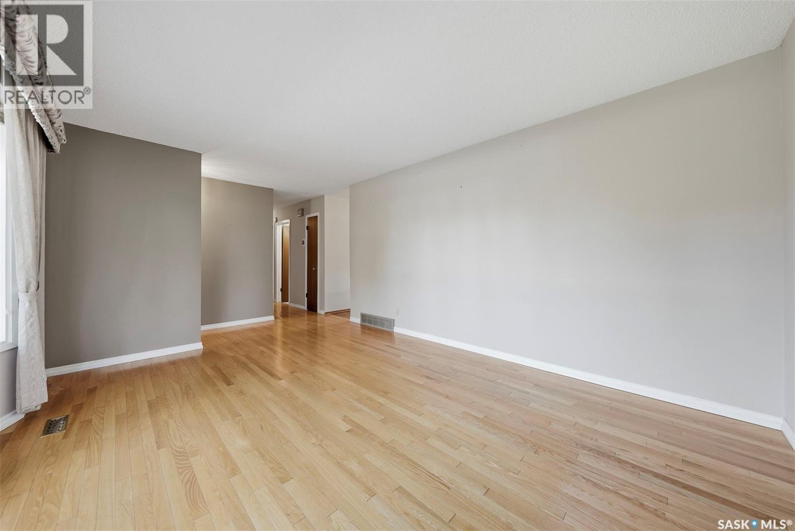 253 Laurentian Drive, Saskatoon, Saskatchewan  S7H 4R8 - Photo 6 - SK049726