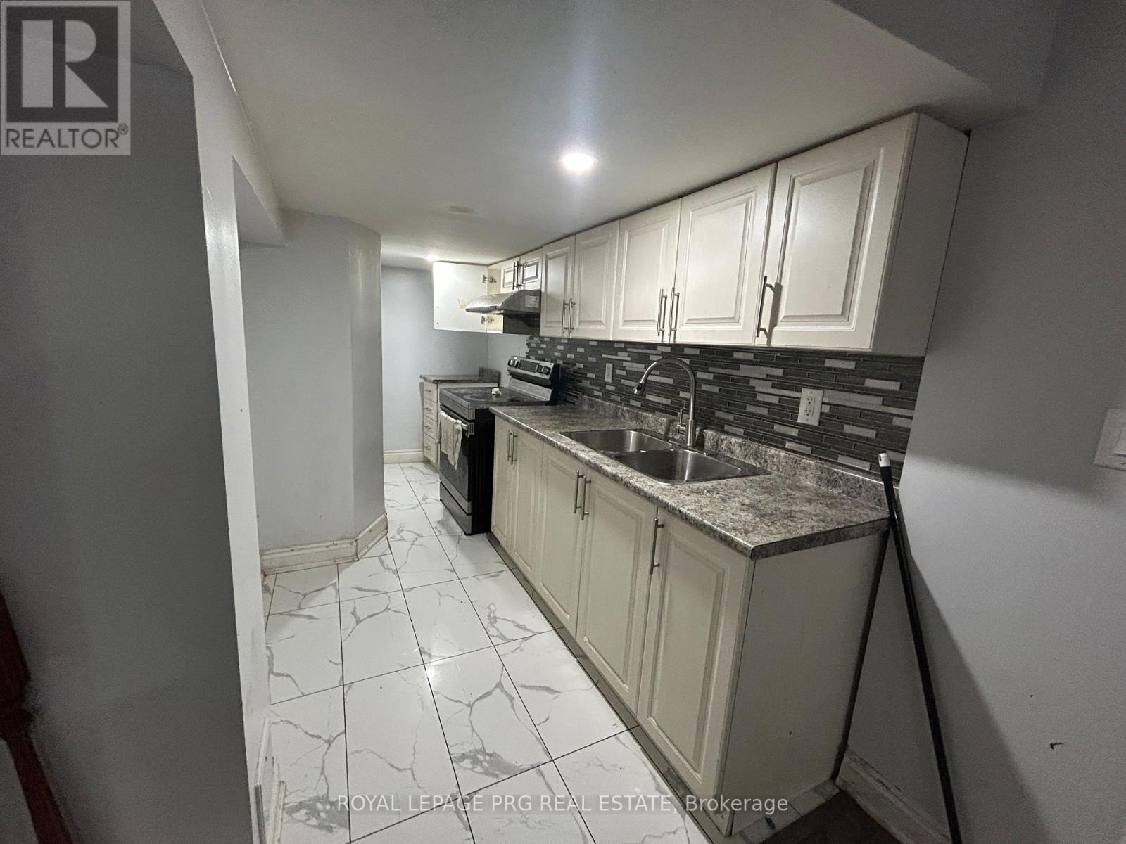 A - 11 Villagewood Street, Brampton, Ontario  L6P 2C4 - Photo 3 - W13841522