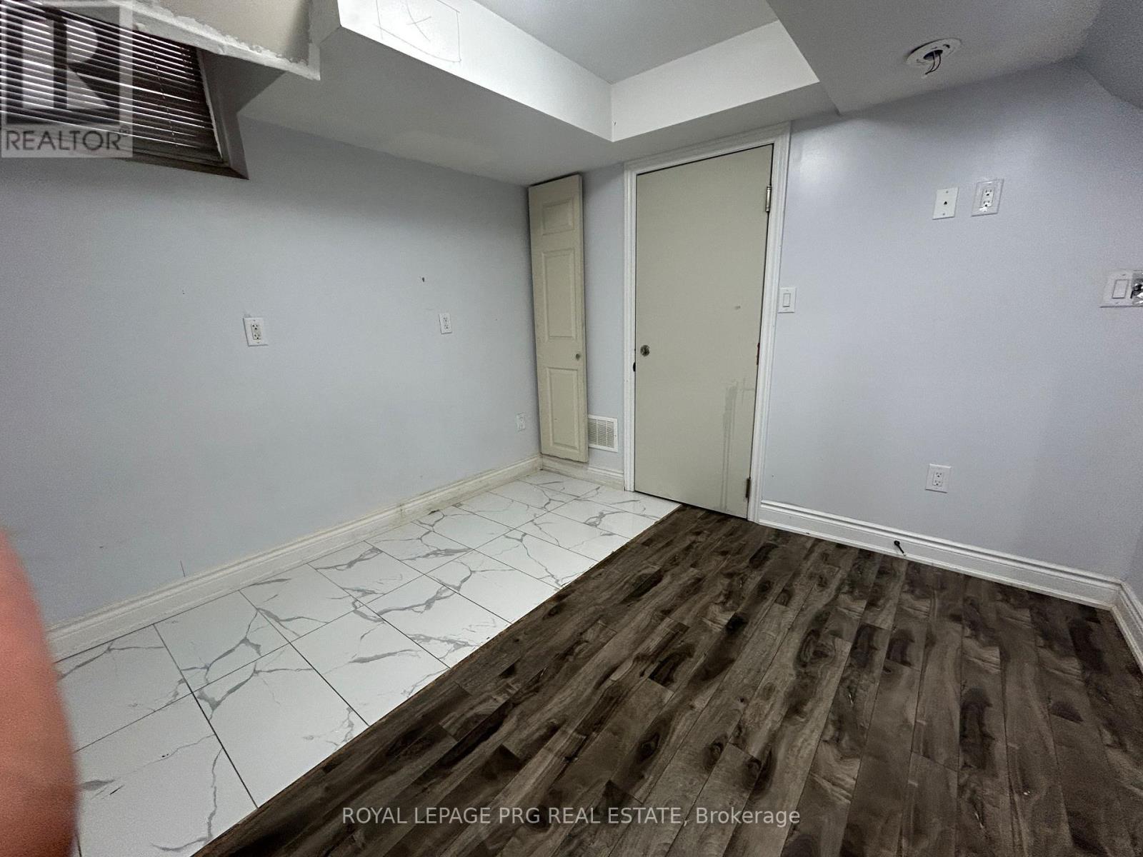 A - 11 Villagewood Street, Brampton, Ontario  L6P 2C4 - Photo 9 - W13841522