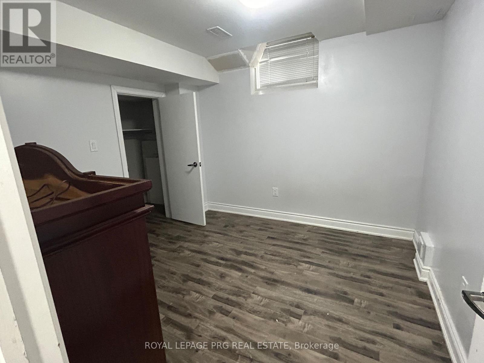 B - 11 Villagewood Street, Brampton, Ontario  L6P 2C4 - Photo 3 - W13841520