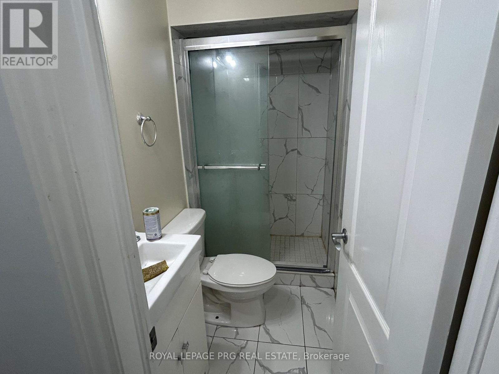 B - 11 Villagewood Street, Brampton, Ontario  L6P 2C4 - Photo 4 - W13841520