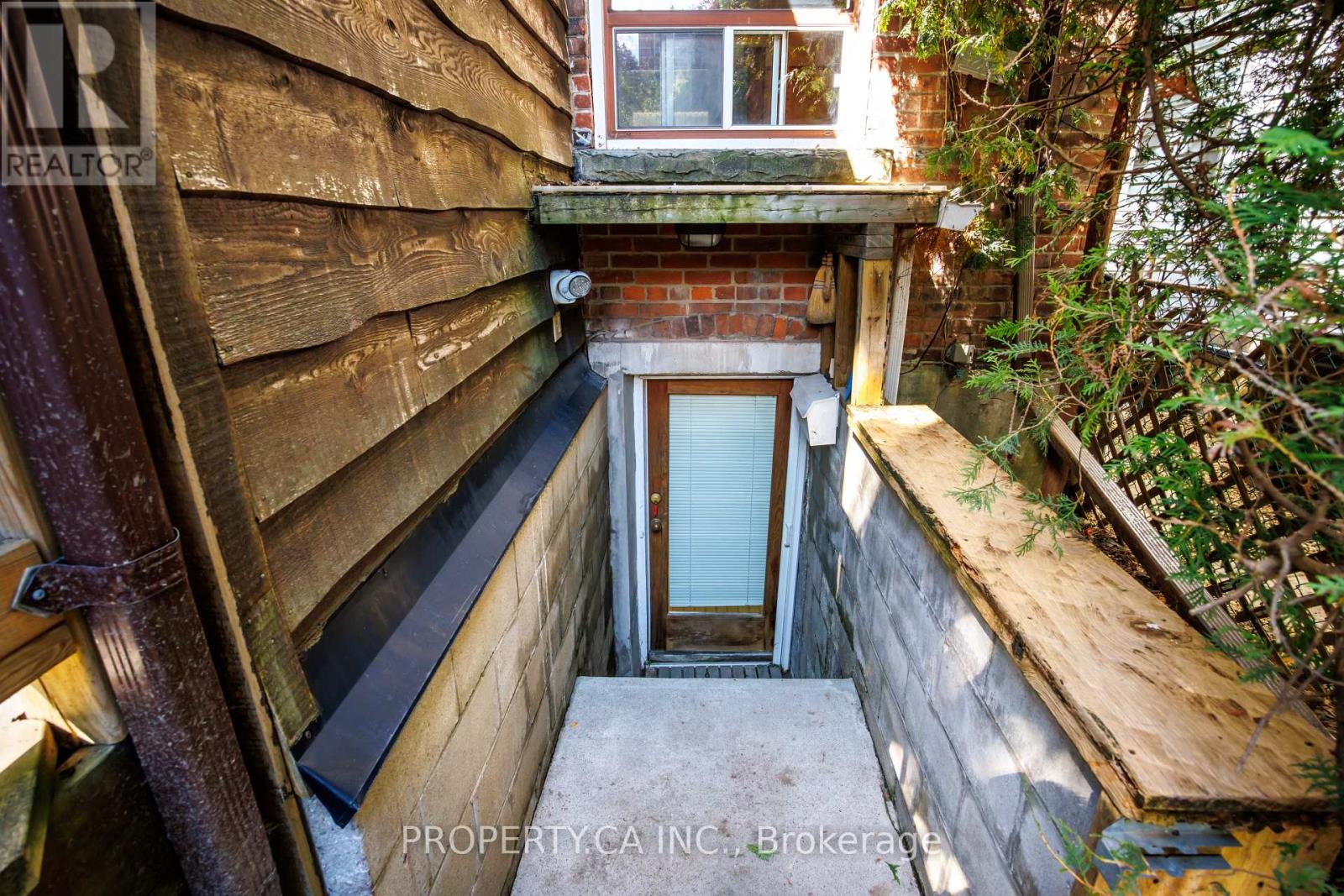 131 Pearson Avenue, Toronto, Ontario  M6R 1G4 - Photo 32 - W13845332